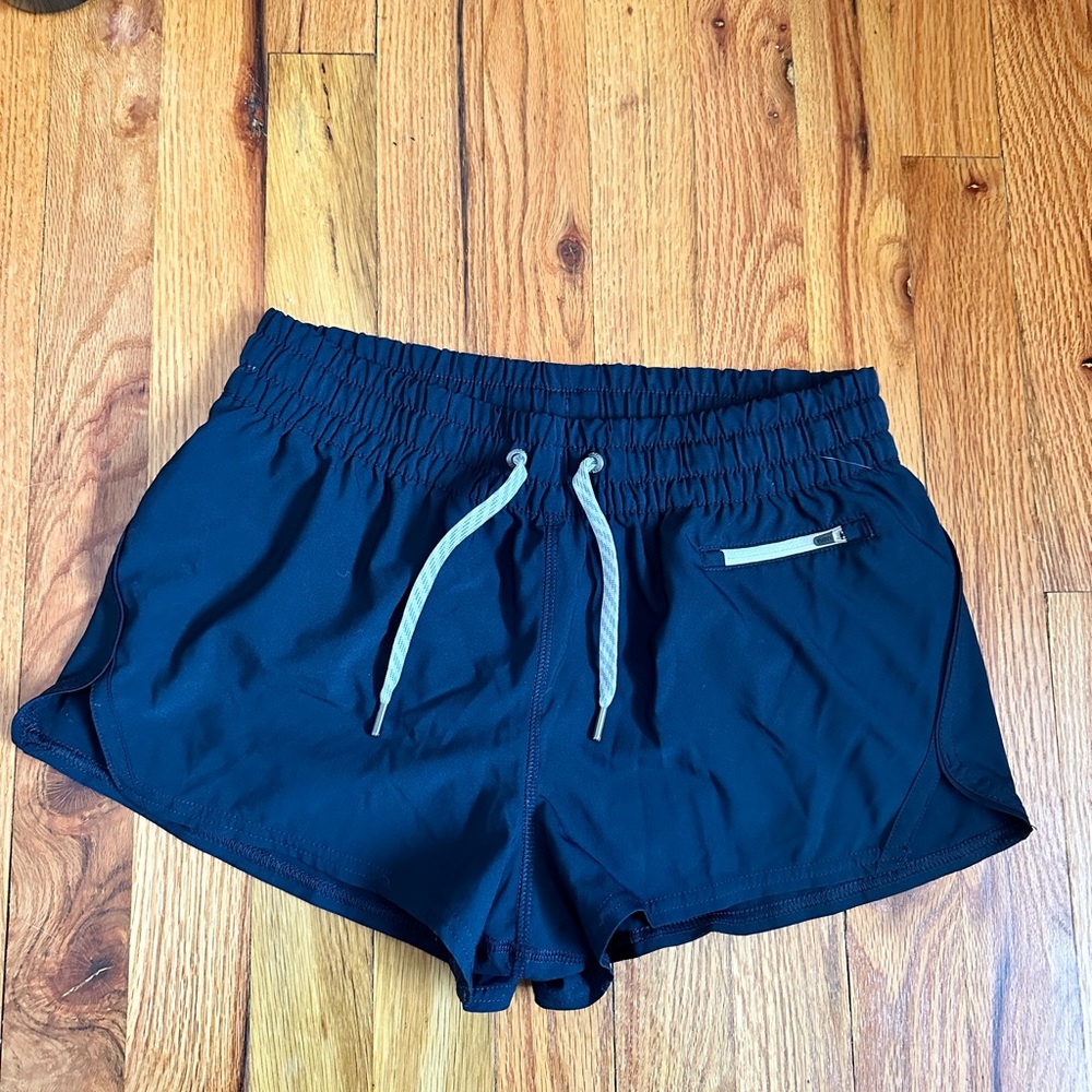 Never worn Vuori shorts